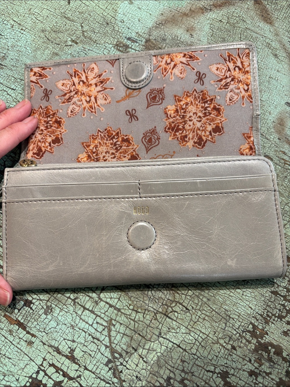 HOBO Rider Metallic Gray Leather Bifold Wristlet Wallet - Picture 3 of 7